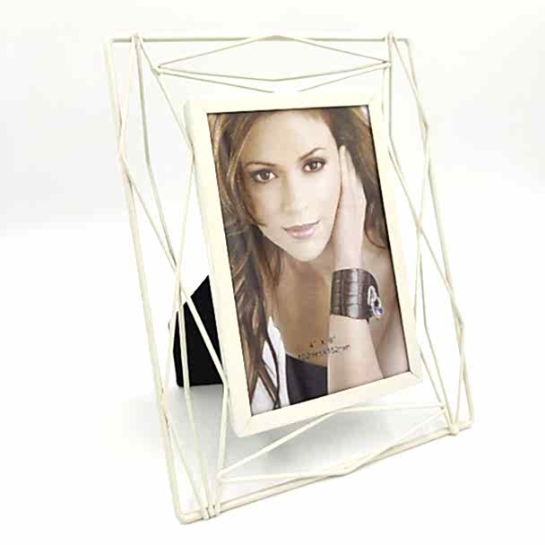 Рамка Fotografia FFM-5241 металл (10х15 см) Рамка Fotografia FFM-5241 металл (10х15 см)